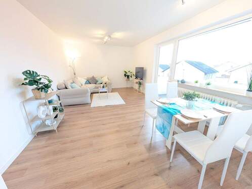 Wohn- und Essbereich - PROVISIONSFREI: Erstbezug nach Komplettsanierung - Moderne 3-Zimmer Wohnung, Stellplatz, Keller