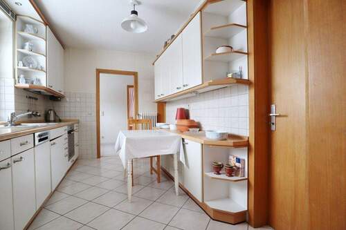 Küche mit Blick in den Flur - 