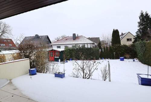 Blick vond er Terrasse in den Garten - Einfamilienhaus mit 93,40 m&sup2; in Kaltenkirchen zum Kaufen