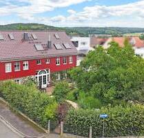 Sonnenverwöhnt & großzügig: Hochwertig ausgebaute Scheune mit eigenem Garten - Hungen Villingen
