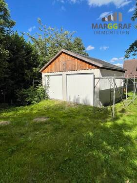 Neu gebaute Doppelgarage - 