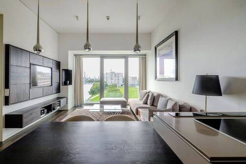 Wohnzimmer mit Blick auf die Spree - Living Levels - Architektur-Highlight mit Panoramablick auf die Spree