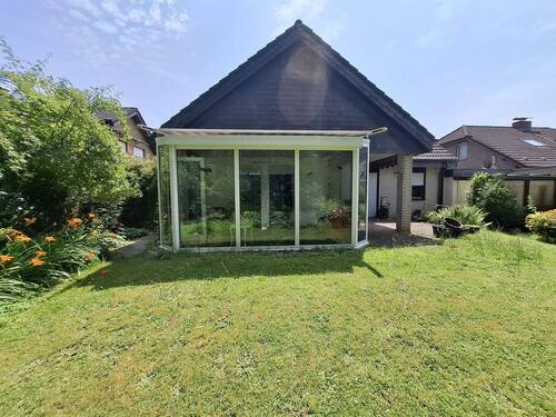 Gartenansicht - Freistehendes Ein-Zweifamilienhaus mit Garten, Sauna und Kellerbar in ruhiger Sackgasse in Moers-Kapellen