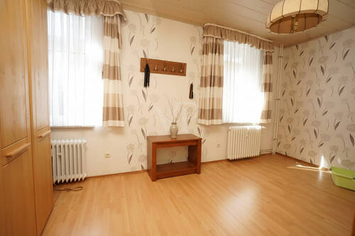 Schlafen 1. OG - Mehrfamilienhaus, Wohnhaus mit 282,00 m&sup2; in Bad Salzschlirf zum Kaufen