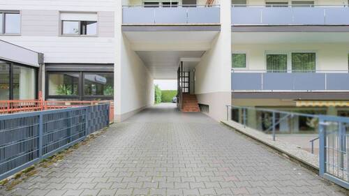 Zufahrt hinters Haus - 