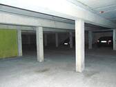 Blick in die Tiefgarage.JPG - 