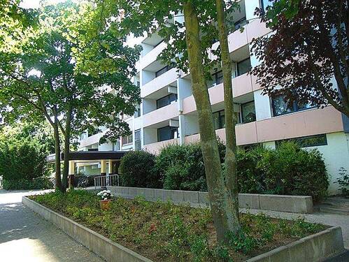 Hauseingang.JPG - *** Liebevoll modernisierte, sonnenverwöhnte Loggia-Wohnung in zentraler Lage! ***