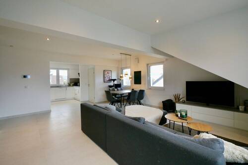 Wohn-/Essbereich Ansicht 1 - Moderne Dachgeschosswohnung in Taunusstein-Neuhof – Zweitbezug nach hochwertigem Ausbau (2024)