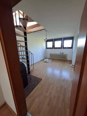 3. Zimmer mit Durchgang zur Küche.jpg - 