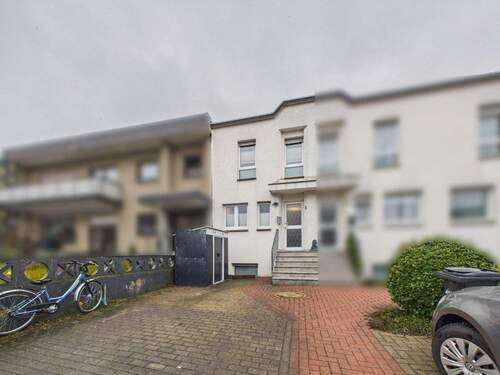 Hausansicht - Attraktive WEG-Einheit mit Reihenhauscharakter in Nähe der Lippeauen - modernisiert und bezugsbereit