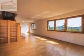 Wohnzimmer (mit Treppe) EG - 
