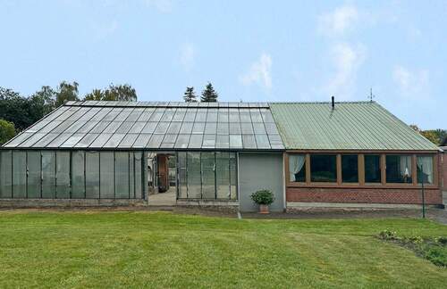 Gewächshaus mit Nebengebäude - 