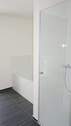 Bad mit Wanne und Dusche - 