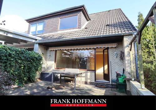 V10222 Titelbild - Doppelhaushälfte mit Vollkeller, großem Grundstück und Garage in Quickborn-Heide