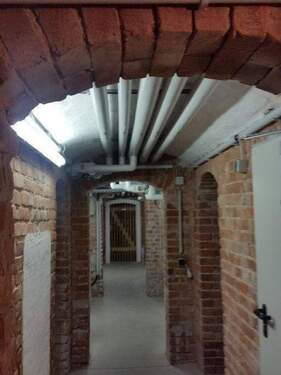 gedämmte Rohre im Keller - 