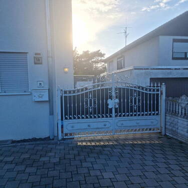 Vorderansicht 2 - 7 Zimmer Doppelhaushälfte zum Kaufen in Pforzheim