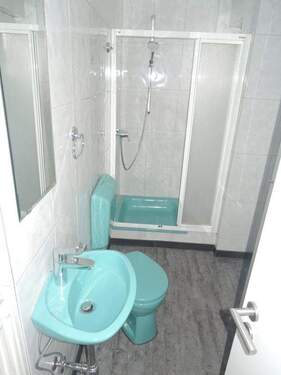 Das zweite Bad mit Dusche - 