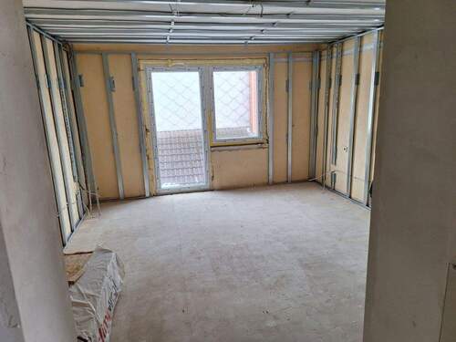 Zimmer mit Balkontür - 