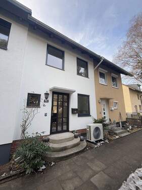 Bild 1 - Modernisiertes Reihenhaus mit Wärmepumpe, neuem Dach und Energieklasse B, ohne Courtage