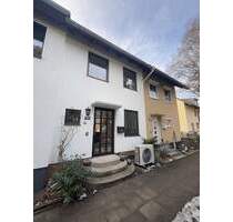 Modernisiertes Reihenhaus mit Wärmepumpe, neuem Dach und Energieklasse B, ohne Courtage - Hamburg Rahlstedt