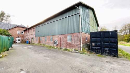 Bauernhof mit Scheune - 