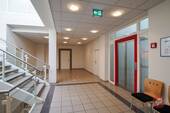 Eingangsbereich Lichthof - Ehemalige Praxisfläche in zentraler Lage von Itzehoe - auch für Büro gut geeignet