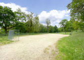 UMGEBUNG FUßBALLPLATZ - 