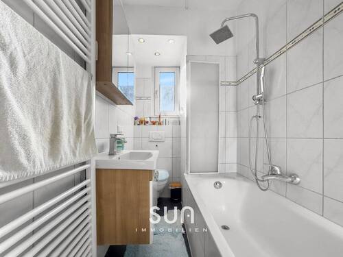 BADEZIMMER MIT TAGESLICHT - 