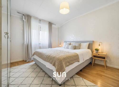 LICHTDURCHFLUTETES SCHLAFZIMMER - 