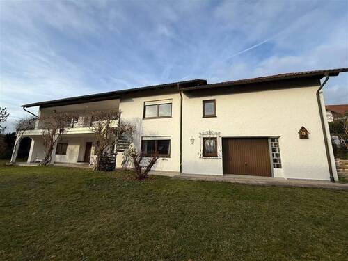 Hausansicht - 6 Zimmer Einfamilienhaus in Altdorf b. Nürnberg