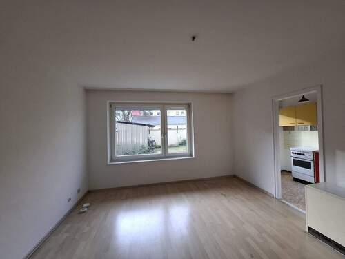 Wohnbereich - Erbpacht: Stark renovierungsbedürftig, frei, 1-Zi., Konradinstraße