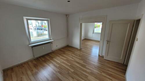 Haus EG Wohnen Essen - 8 Zimmer Mehrfamilienhaus, Wohnhaus in Raunheim