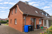 Haus hinten - 5 Zimmer Doppelhaushälfte zum Kaufen in Bad Bramstedt