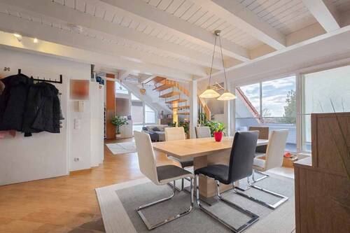 Blick in den offenen Wohnbereich - 4 Zimmer Etagenwohnung zum Kaufen in Bruchköbel