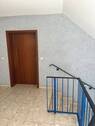Treppenhaus / Wohnungseingang - Etagenwohnung mit 33,00 m&sup2; in Neuhaus am Rennweg zum Kaufen