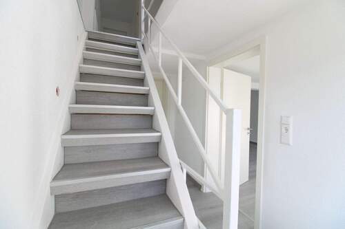 Treppenaufgang - Kernsanierte Dopppelhaushälfte mit Wärmepumpe in Seitingen