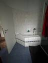 Bad mit Wanne und Dusche - 