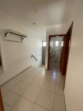 Flur m. Gäste-WC.jpg - 