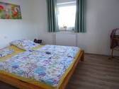 Schlafzimmer neben Ankleidezimmer - 
