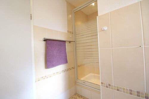 Dusche - 4 Zimmer Etagenwohnung in Geesthacht