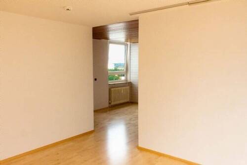 Blick vom Wohnzimmer in den Essbereich - 