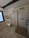 Badezimmer 1 (KI Staging) - 9 Zimmer Einfamilienhaus zum Kaufen in Neunkirchen-Seelscheid