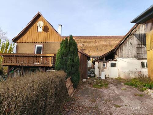 Außenansicht Haus mit Scheune - 8 Zimmer Mehrfamilienhaus, Wohnhaus in Pfalzgrafenweiler