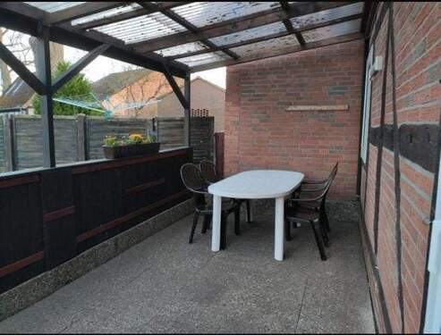 ÜBERDACHTE TERRASSE - 