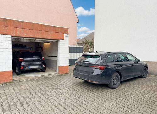Garage& Stellplatz - 