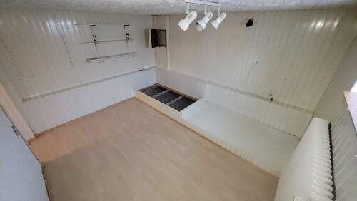 Keller, ggf. Arbeitszimmer - 