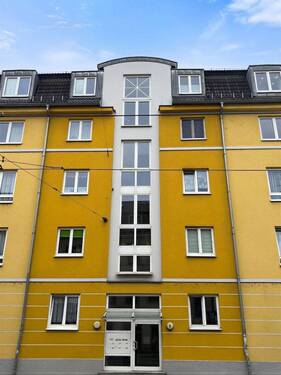 Wohnhaus - Vermietete Erdgeschosswohnung mit Terrasse und Stellplatz