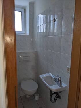 F6 WE02 WC.jpg - 