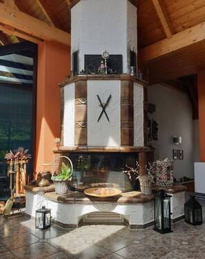 Kamin.jpg - Ein Schmuckstück in bester gehobener Wohnlage: Kamin, Innenpool, Doppelgarage, 5 Räume, großer Garten, Gästehaus mit Küche und Bad