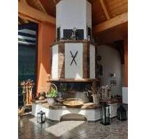 Ein Schmuckstück in bester gehobener Wohnlage: Kamin, Innenpool, Doppelgarage, 5 Räume, großer Garten, Gästehaus mit Küche und Bad - Aue